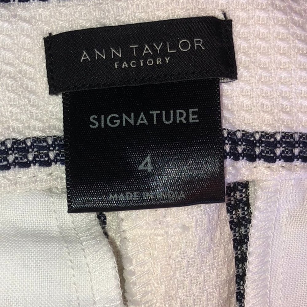 Ann Taylor Factory Signature Shorts White and Navy Stripes Size 4 - Picture 2 of 8
